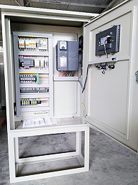 西门子PLC搭载三菱变频器控制柜